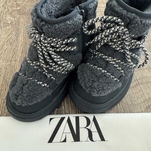 ZARA / 10.5C kids boots / NEW WITH TAGS